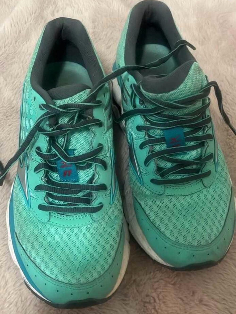 Mizuno Women's Teal Lace-Up Athletic Sneakers